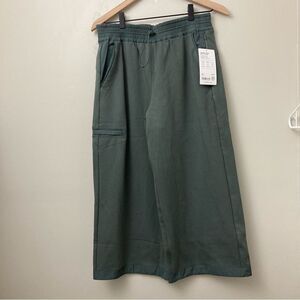 NWT Athleta Triumph Hybrid Wide Leg Crop Green Pants